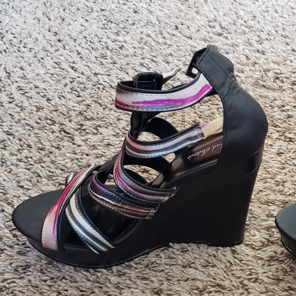 Heels - Picture 3 of 3